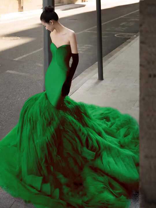 robe verte à plumes